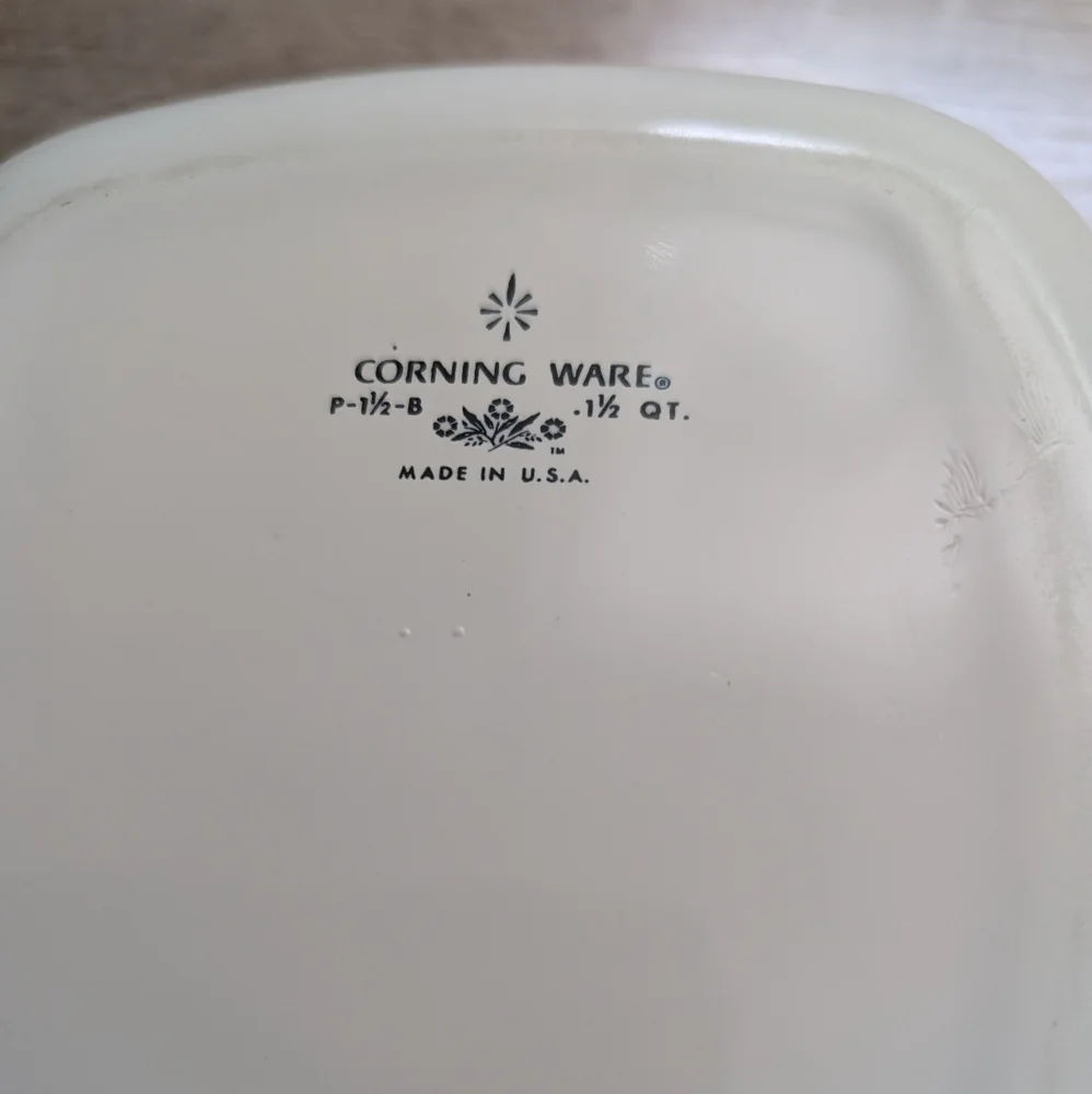 Vintage CORNING WARE Cornflower 1 1/2 QT P-1 1/2-B, MADE IN U.S.A.